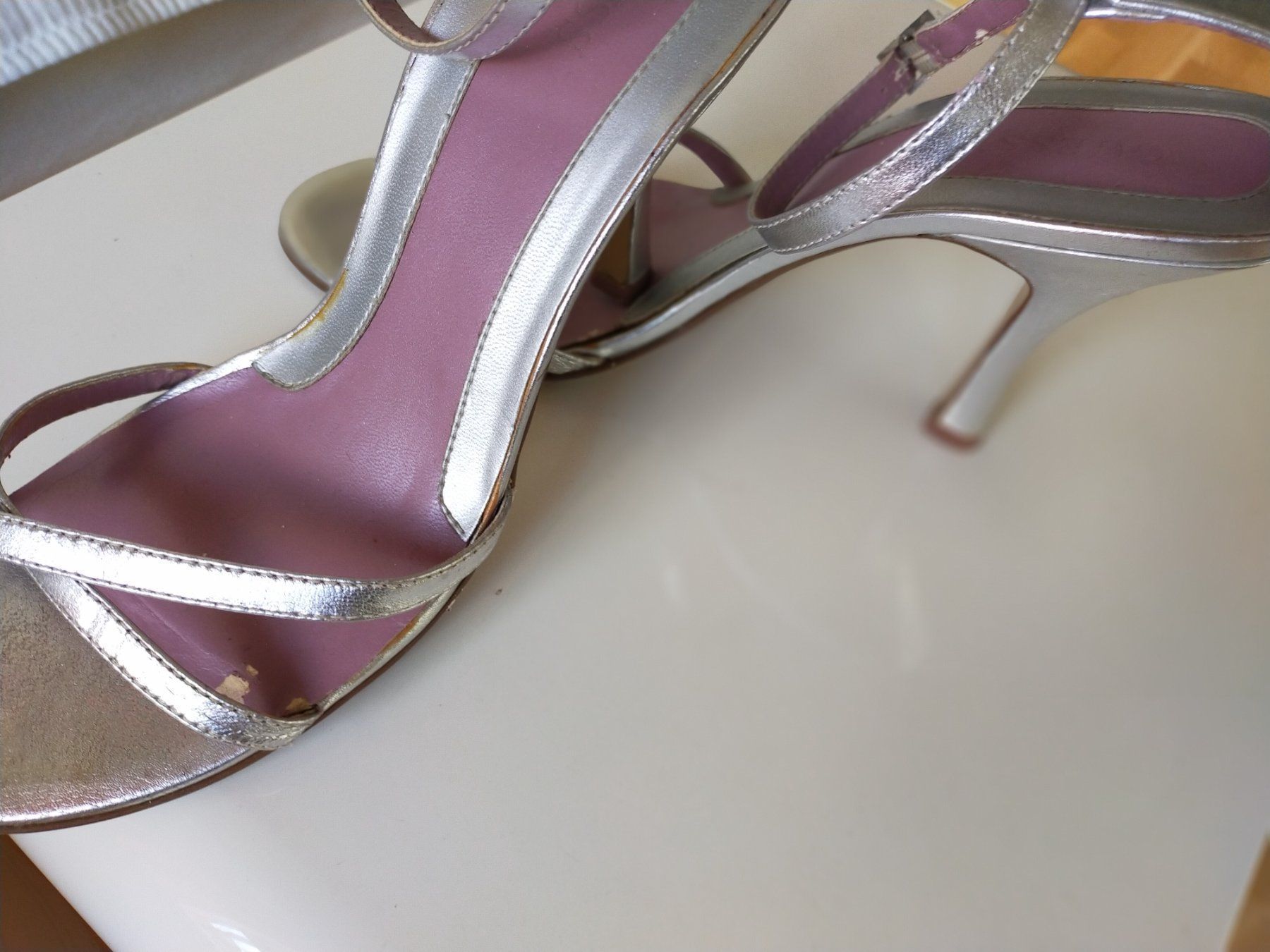 Guess Scarpe da donna: Sandalen von GUESS, Leder, Gr. 39 – Usato da Zürich venduto da cas_9jbv