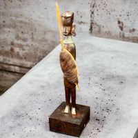 Statue tribale africaine guerrier sculptée en bois d'ébène