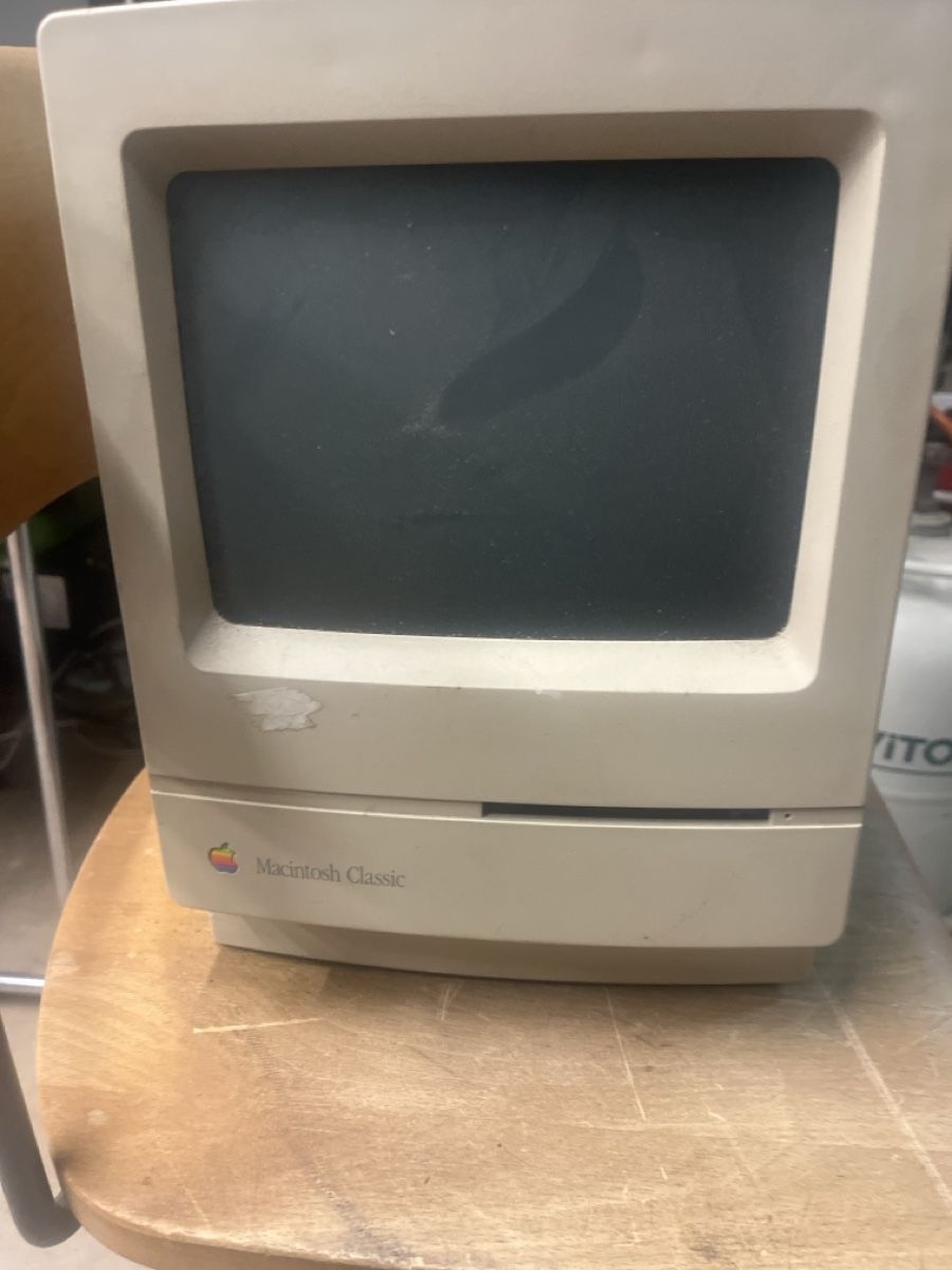 Apple PCs:  Macintosh Classic modèle M0420  – Defekt aus Onnens FR von Daniel333