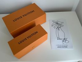 2x Louis Vuitton Kartonboxen und Frank Gehry Zeichnung