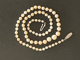 Collier de perles et fermoir en argent