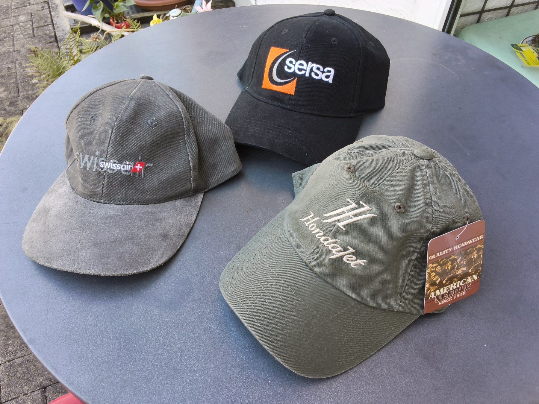Chapeaux, bonnets & casquettes: 3er Set caps swissair, sersa, hondajet – Neuf (Voir description) à Hallau par histoiremerveilleuse