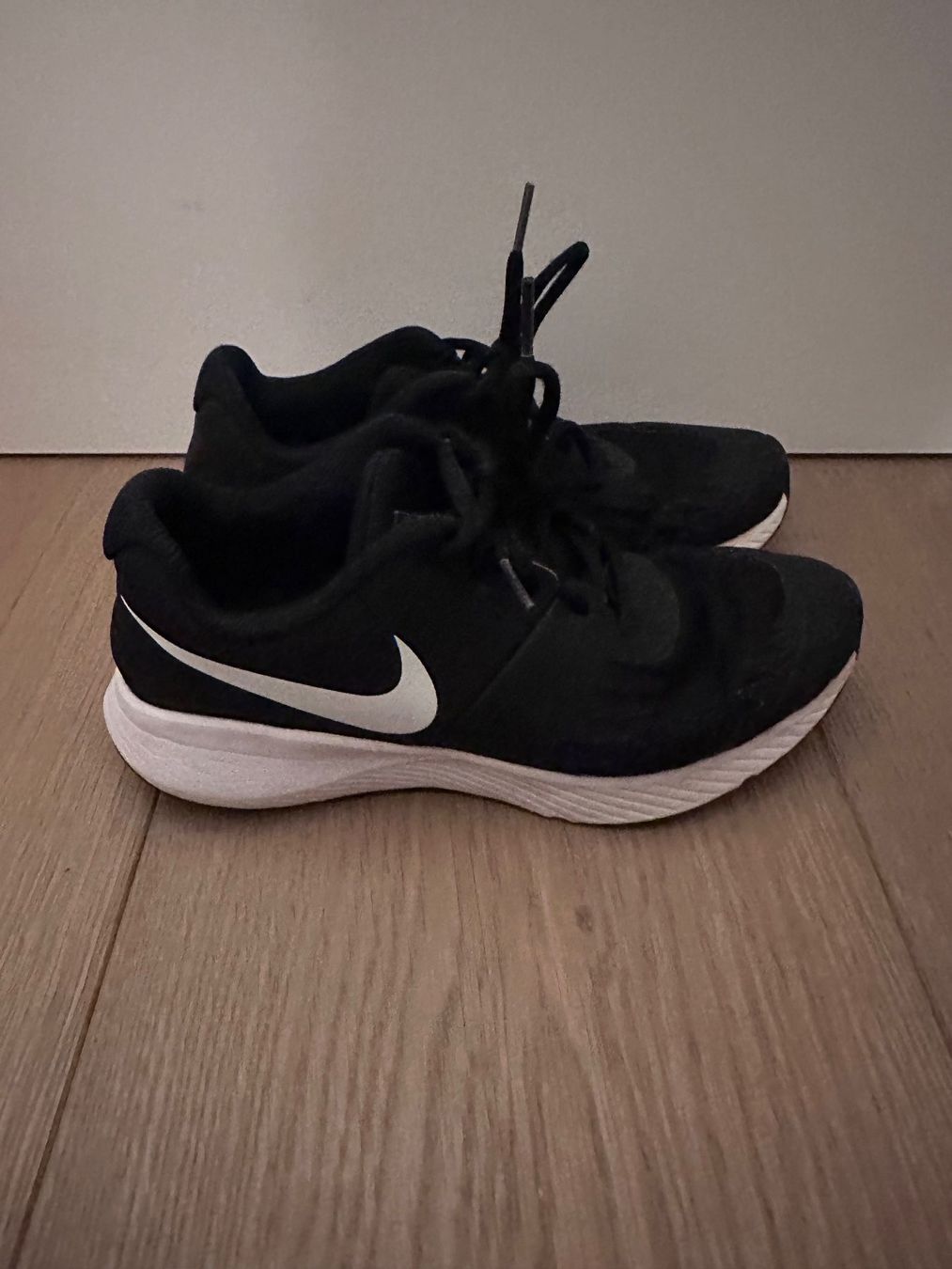 Nike Scarpe da donna: Nike Run Laufschuhe, Schwarz – Nuovo (secondo la descrizione) da Schindellegi venduto da adb_5s8g