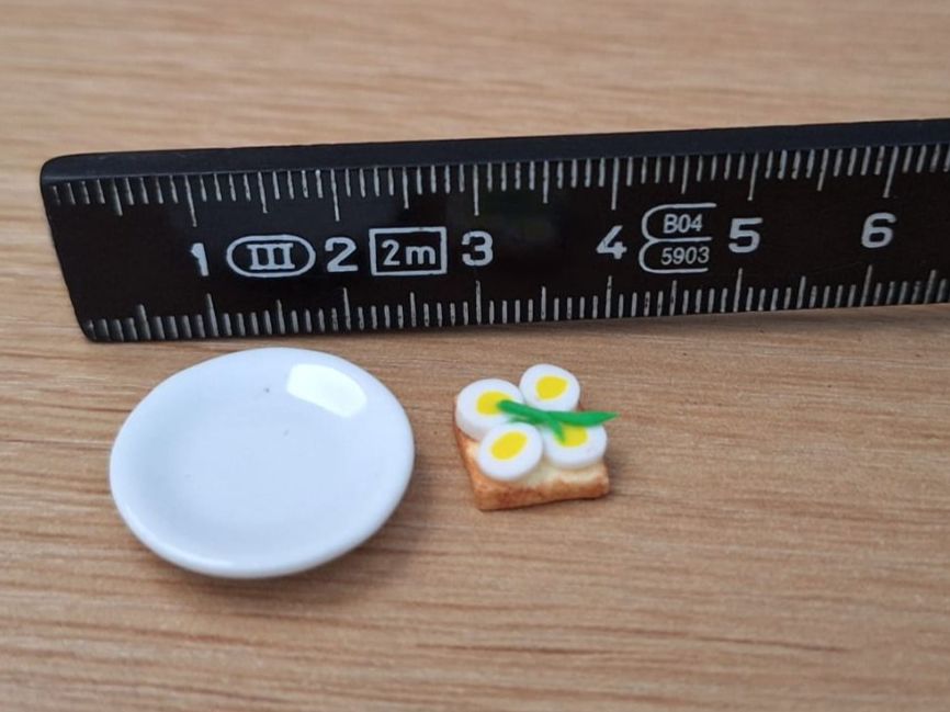 Puppenhäuser & -möbel: Ei Canape auf Keramik Teller, Handmade – Neu (gemäss Beschreibung) aus Zürich von HandmadeTinyFood 1