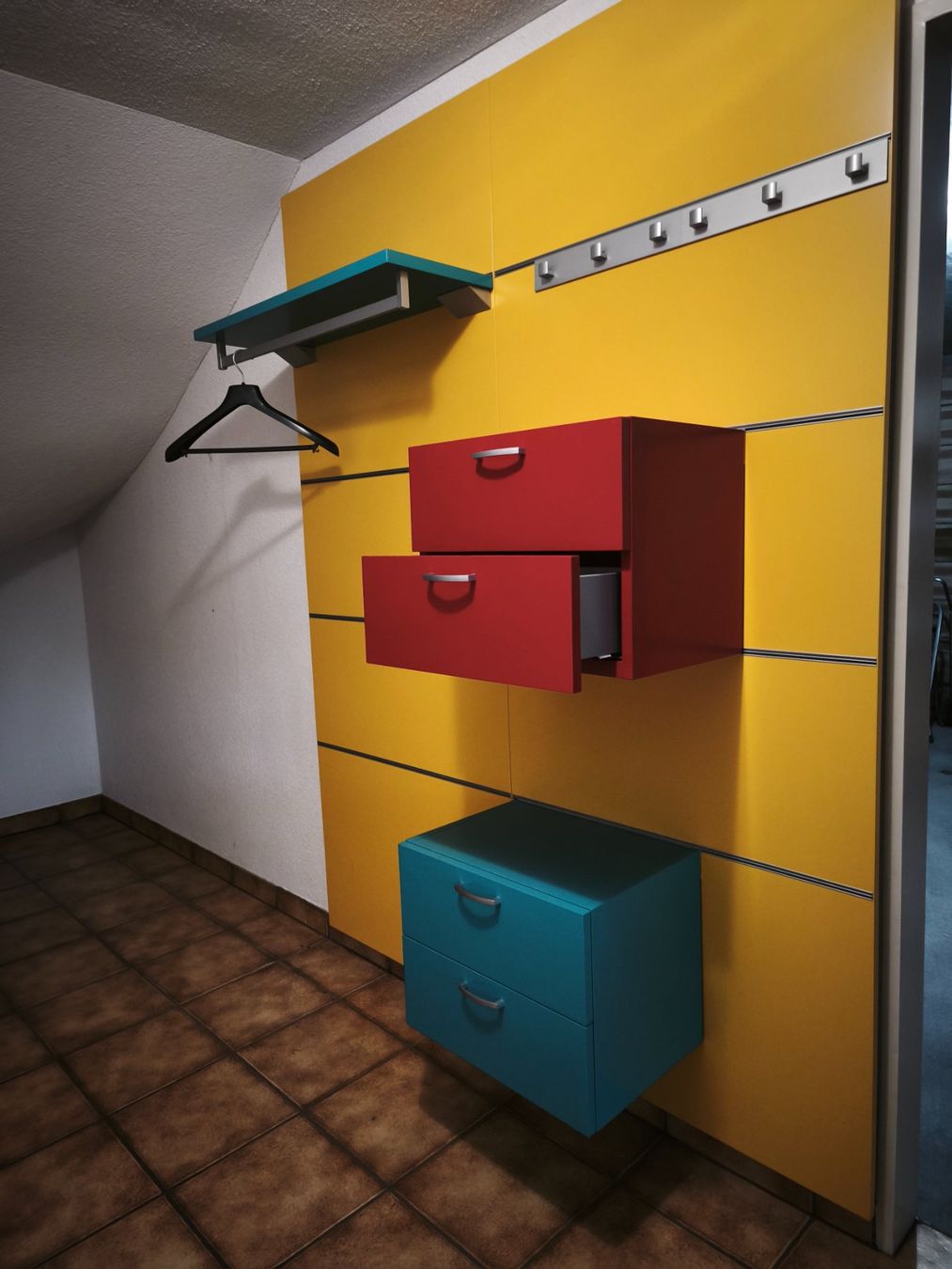 Garderobe: Hochwertige Garderobe aus Holz – Gebraucht aus Ennetmoos von _pickup_
