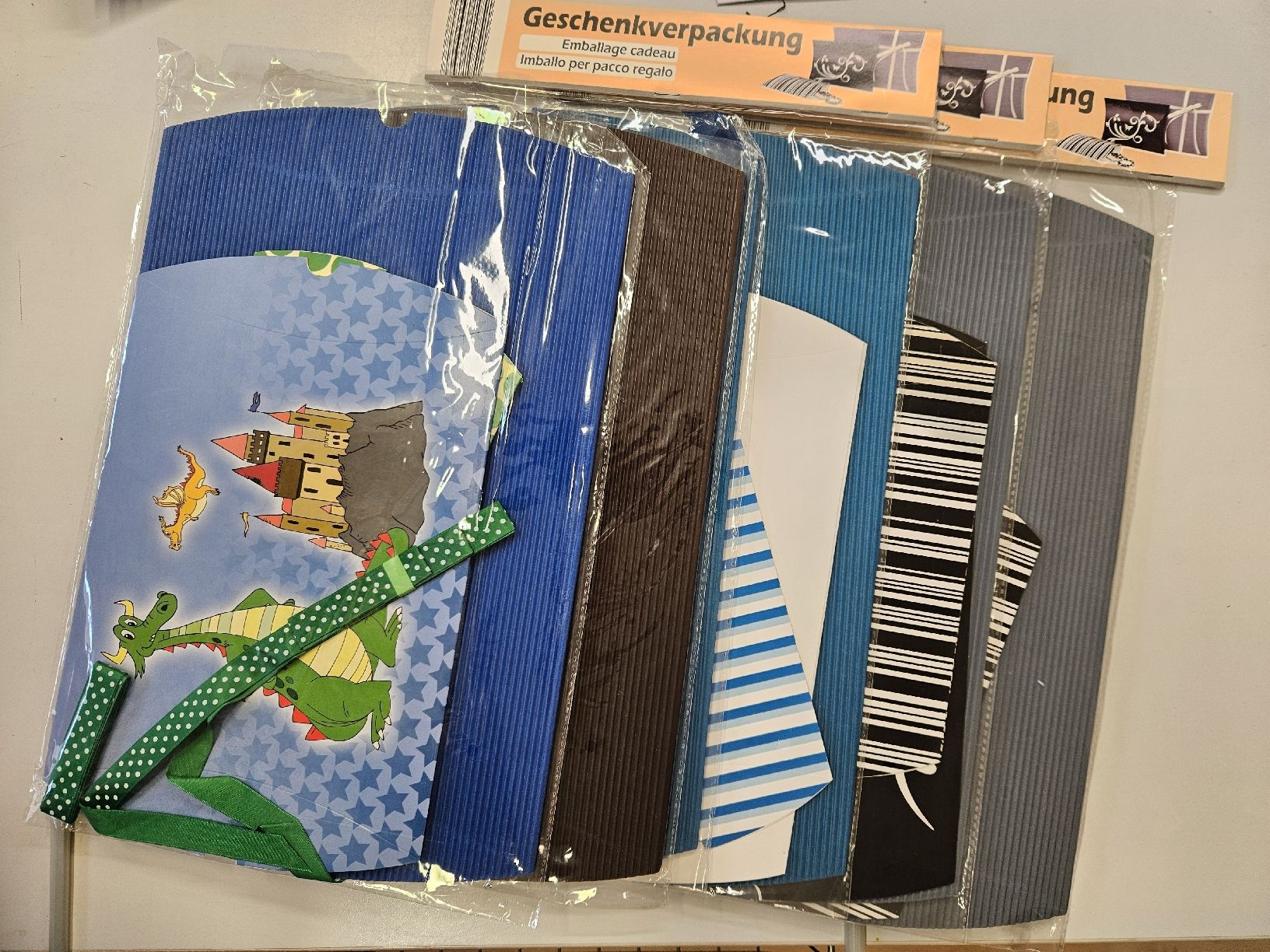 Kits de loisir créatif: Geschenkverpackung Set, 3 Grössen – Neuf (Voir description) à Seewen SZ par Ingenbohl