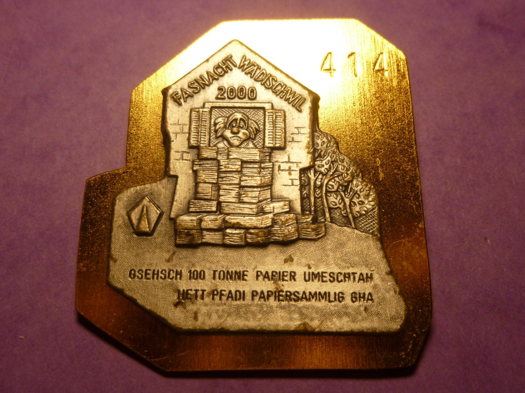 Plaketten & Abzeichen: WÄDISCHWIL 2000 GOLD – Gebraucht aus Ried (Muotathal) von Mandarin02
