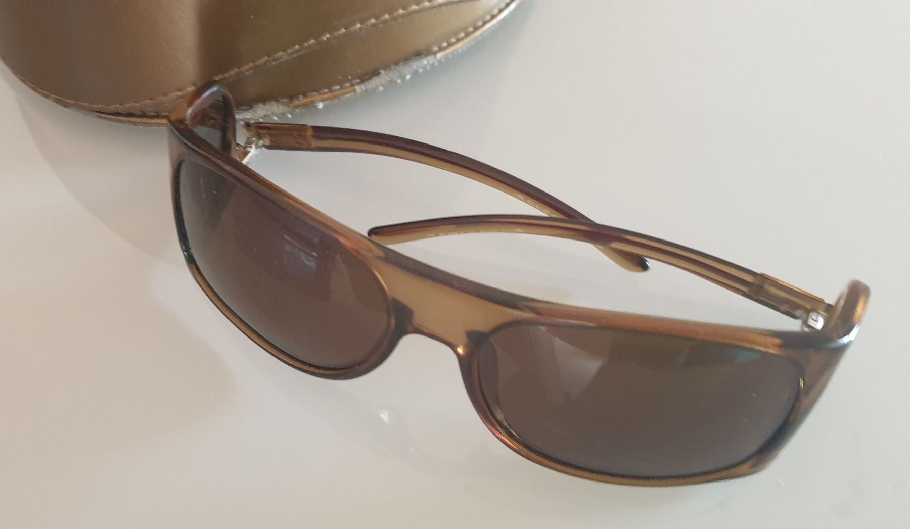 Gucci Occhiali & Lenti: sonnenbrille von Gucci mit Seitenblende – Usato da Zürich venduto da bre_22v9 1