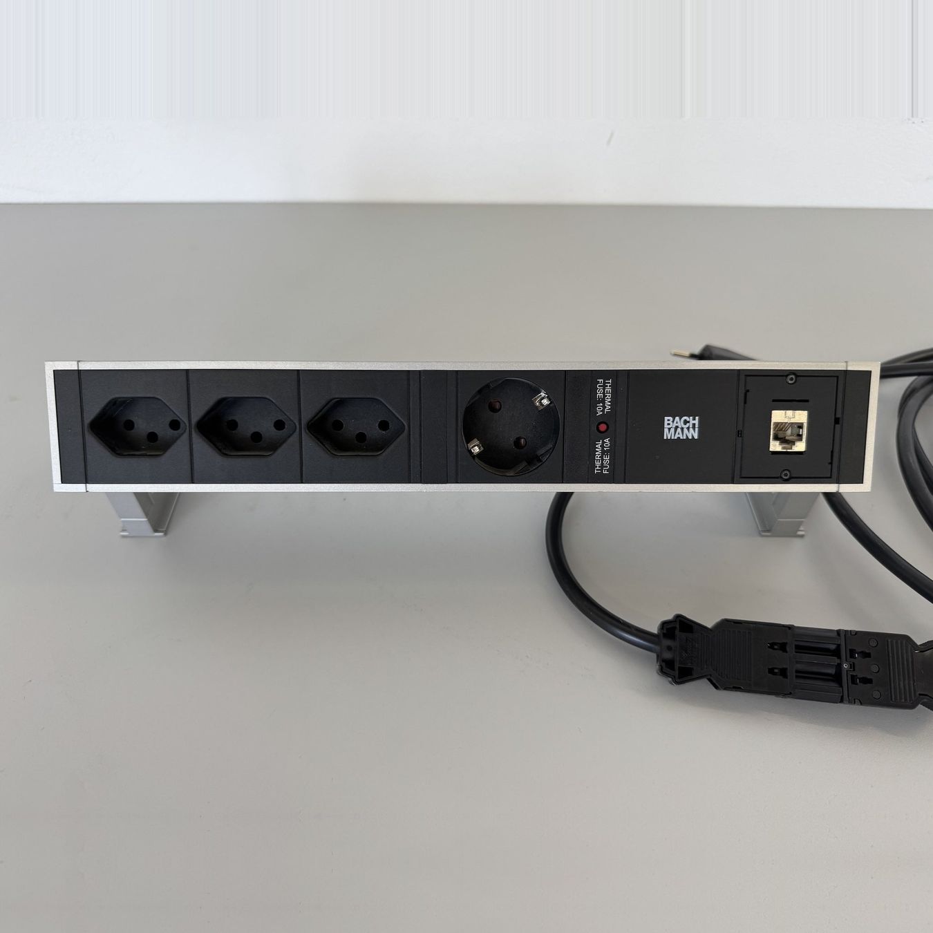 Alimentazione elettrica: Bachmann Mehrfachstecker Desk 2 – Usato da Schönenwerd venduto da mcofficeshop