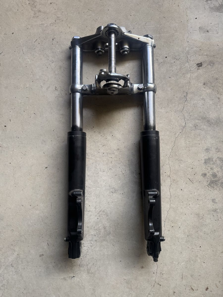 Harley-Davidson Toutes les pièces détachées moto: Fourche Harley Davidson – D'occasion à Bouveret par Alex.83