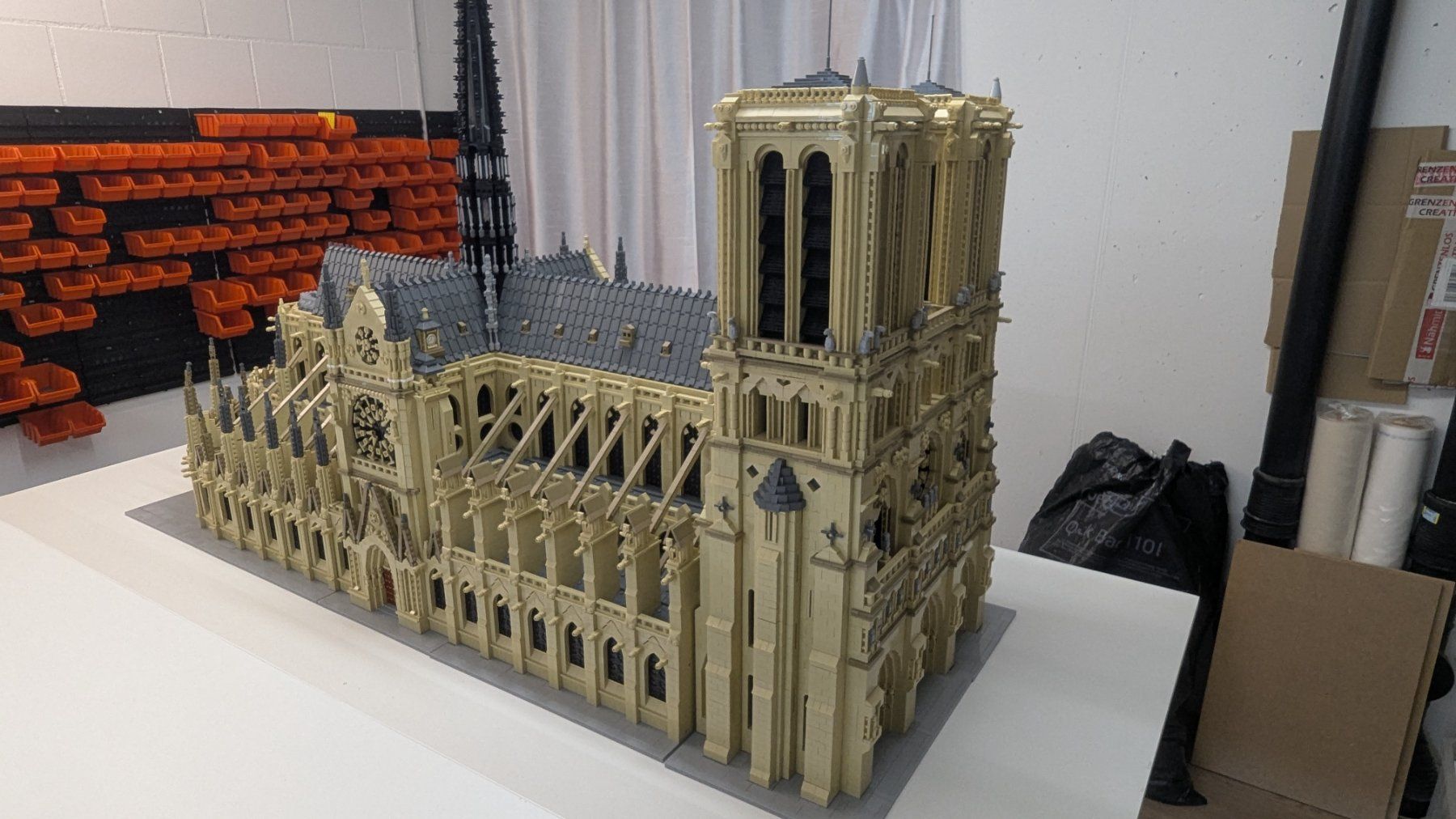 Kit di costruzioni: Notre Dame Stebricks Lego 150x110x60cm – Nuovo (secondo la descrizione) da Bönigen venduto da Twpin 2