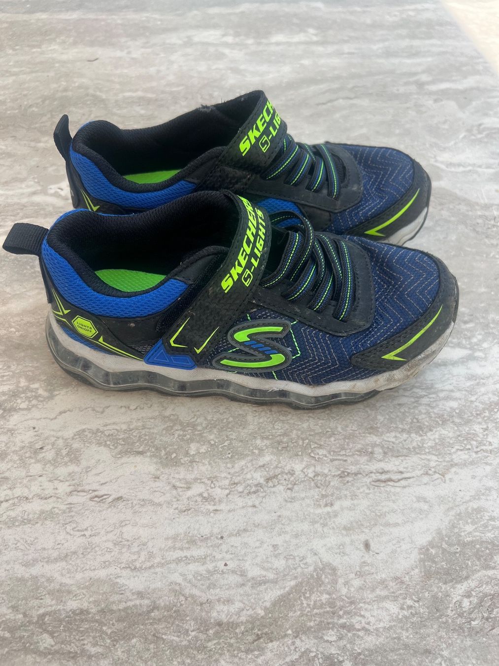 Skechers Schuhe für Jungen: Baskets Sketchers lights taille 32 – Gebraucht aus Lausanne von Flo1006 2