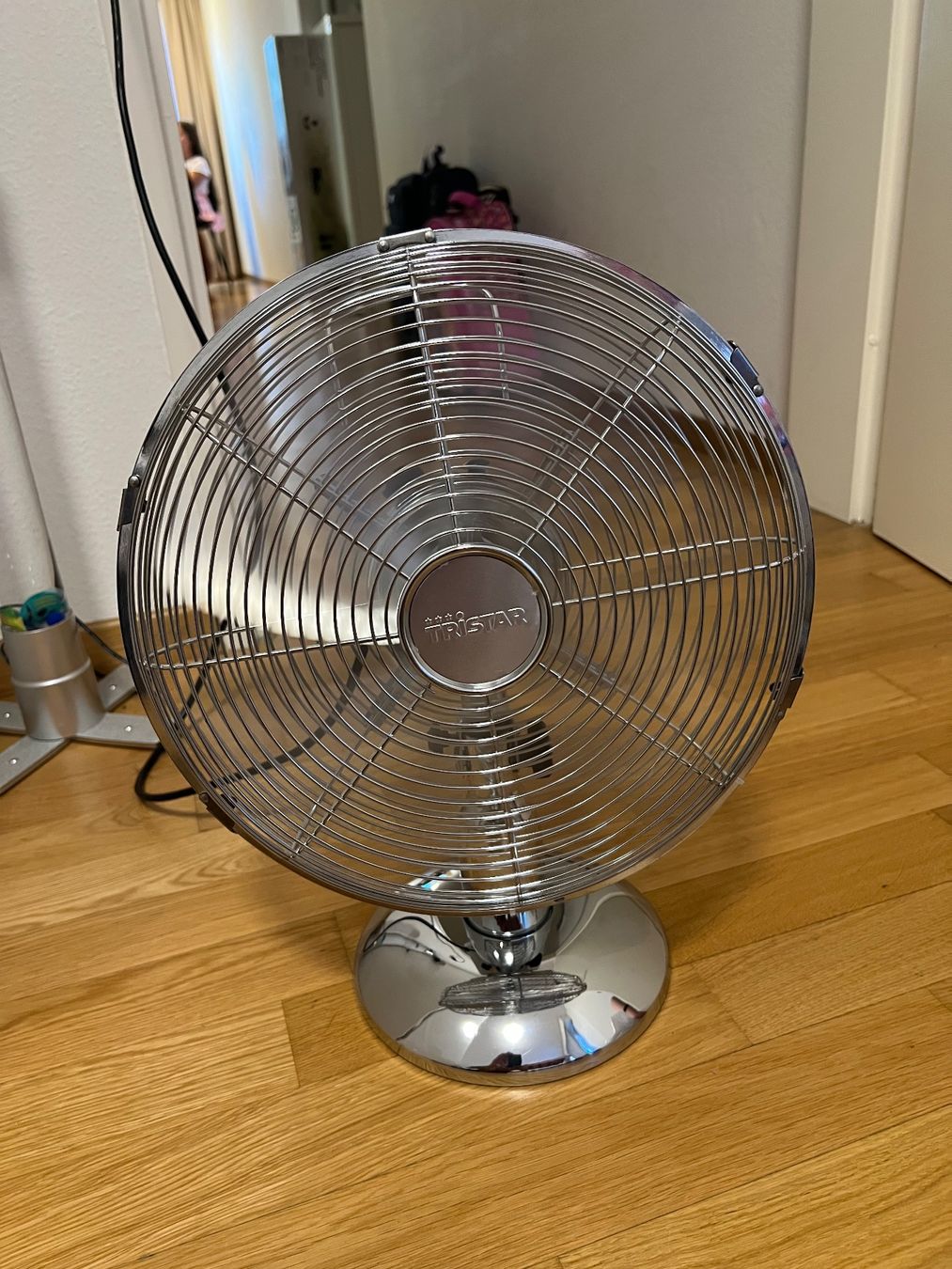 Ventilatoren: TRISTAR Tischventilator 58.6 dB, Durchmesser 30cm Silber – Gebraucht aus zürich von f_p 5