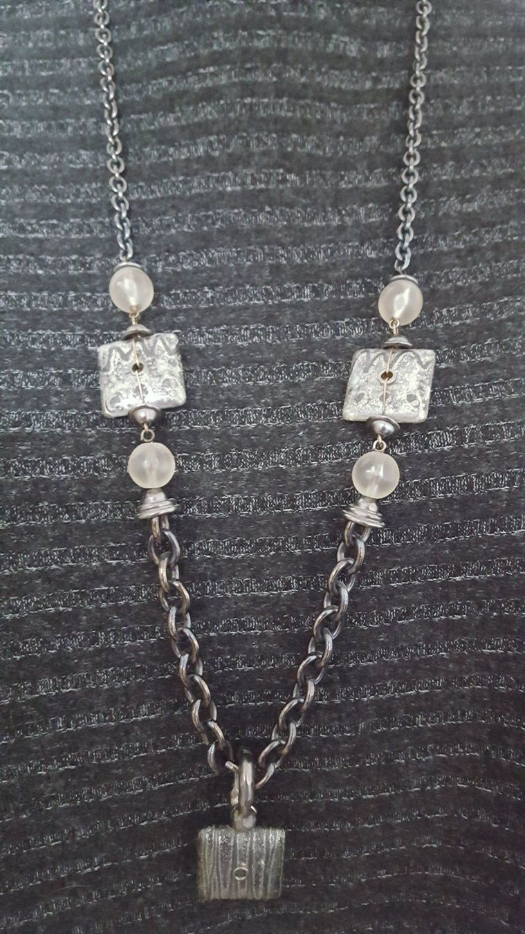 Ketten: Silberfarbene Kette mit Anhänger, Vintage Look – Gebraucht aus Frauenfeld von Rolsy