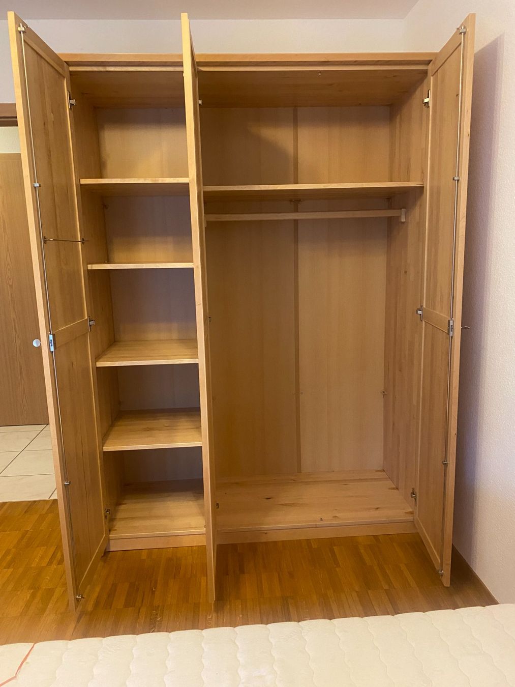 Armoires: Kleiderschrank – D'occasion à Möhlin par dma_gd8v 2
