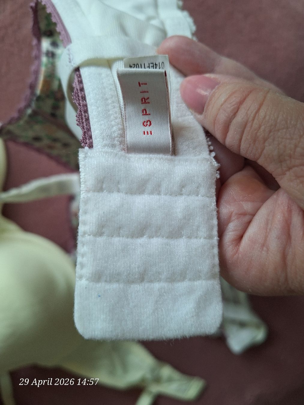 Esprit Altra biancheria intima: Esprit Bras Bundle - Sizes 32D, 34D, 70D, 75D - Used – Usato da Marin-Epagnier venduto da Natasa82 2