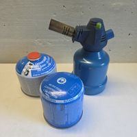 Campingkocher mit Gasflaschen