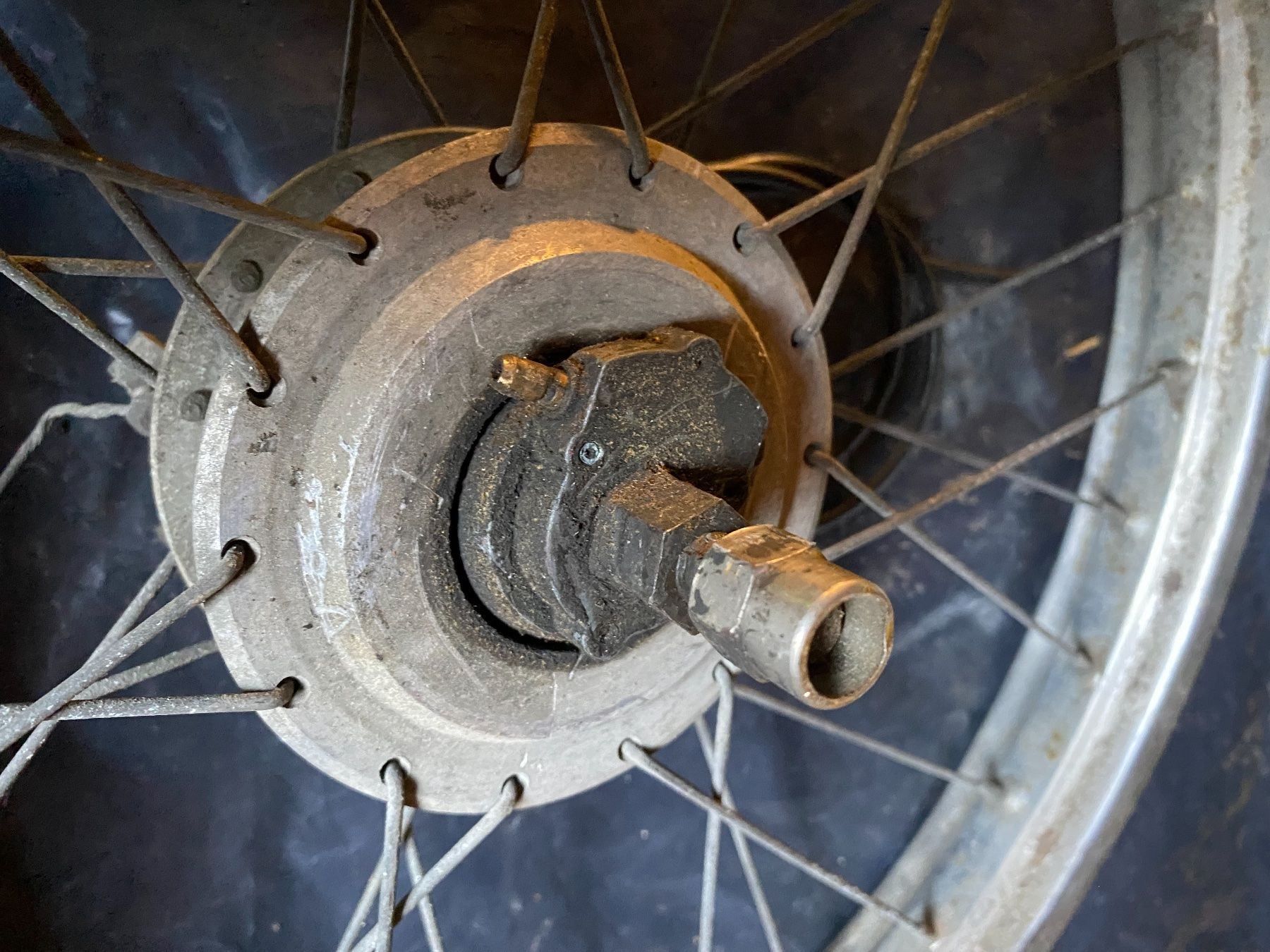 Parti ricambio per ciclomotori: Roue velomoteur – Usato da Vevey venduto da Chupita-met 2