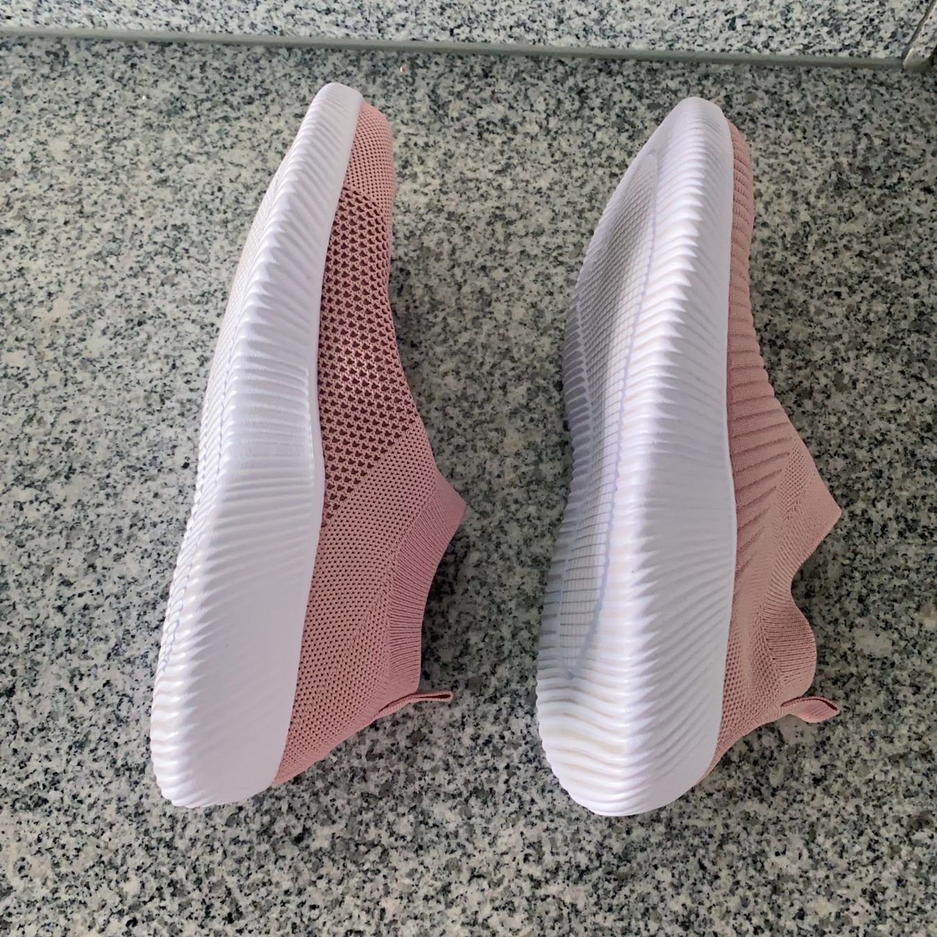 Scarpe da donna: Atmungsaktive Sneaker – Nuovo (secondo la descrizione) da Luzern venduto da Felicita_26 2