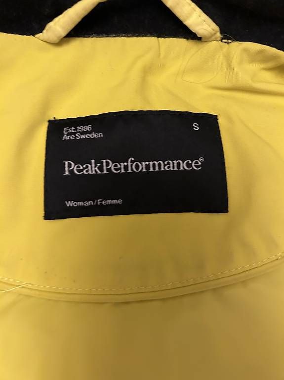 Giacche: Jacke gelb Peak Performance  – Usato da Zürich venduto da baste225 2
