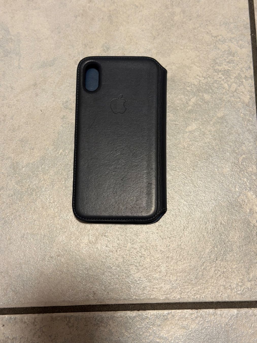 Apple Cover & Protezioni schermo: Original Apple iPhone X Leder Case - Dunkelblau Orginal – Usato da Rupperswil venduto da bar_fbv9 2