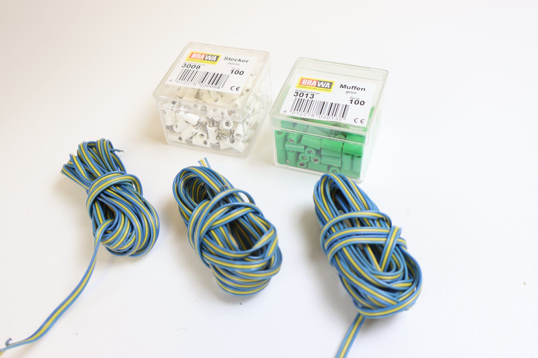 Märklin Modellini di ferrovie: Modellbahn Stecker & Muffen & Kabel - ca. 150-200 Stück – Usato da Winterthur venduto da Monstera 3
