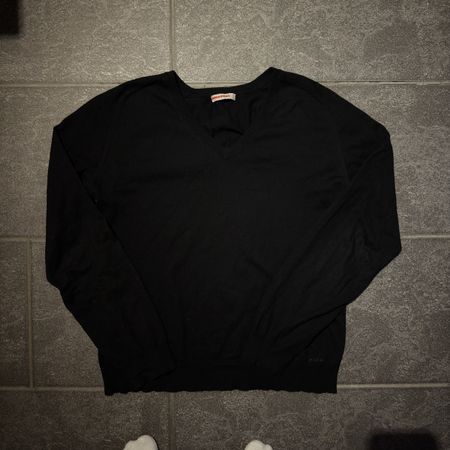 Prada V-Neck Pullover Schwarz – Baumwolle & Kaschmir