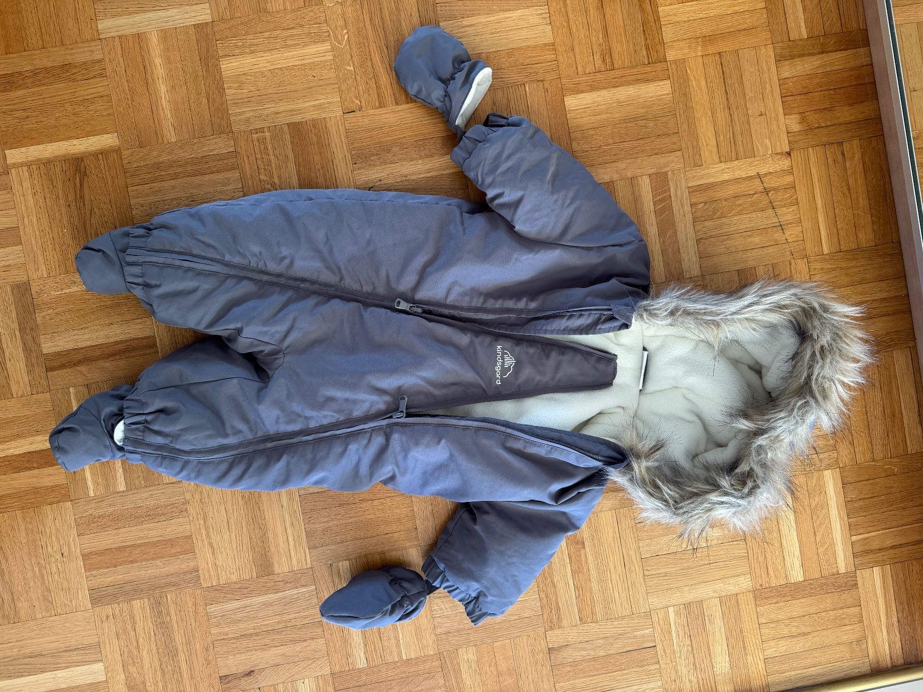 Completi: Kindsgard Schneeanzug Grau – Nuovo (secondo la descrizione) da Genève venduto da eli_s7x8