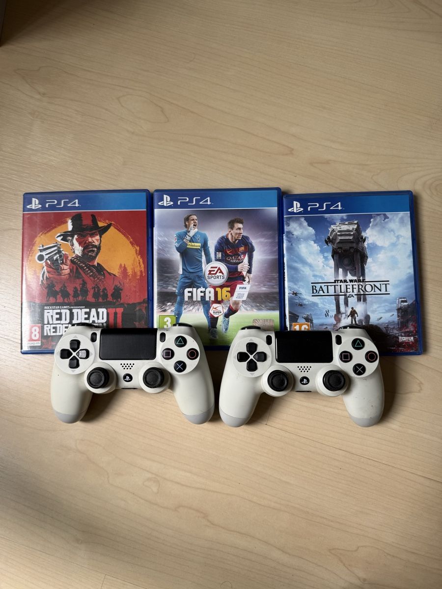 Sony Consoles: PS4 mit Games und Controller – D'occasion à Zürich par foj_bv2x 1