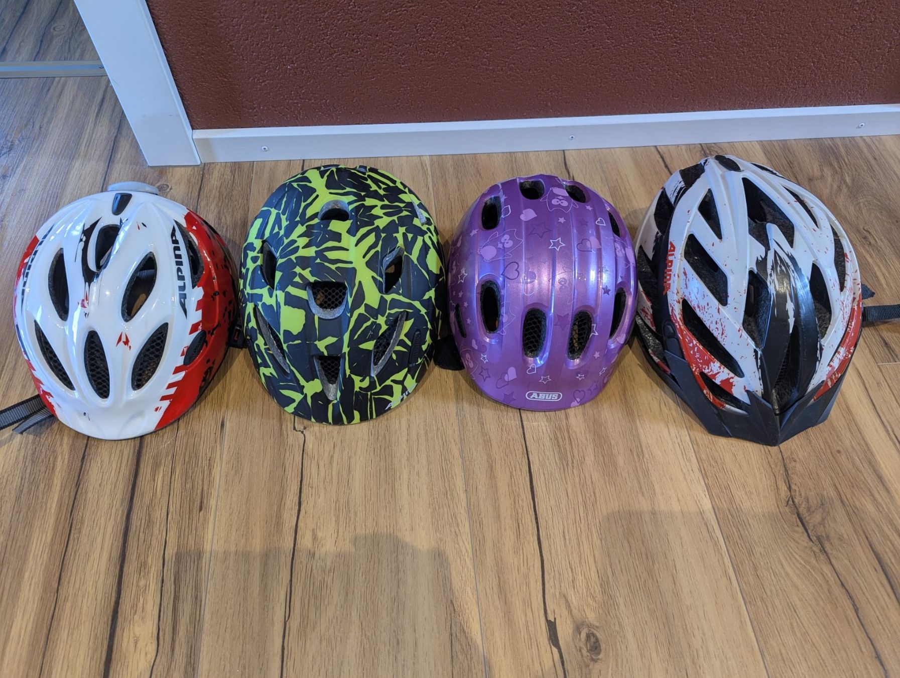 Caschi: Kindervelohelme zu verkaufen – Usato da Andwil SG venduto da nin_mnt2