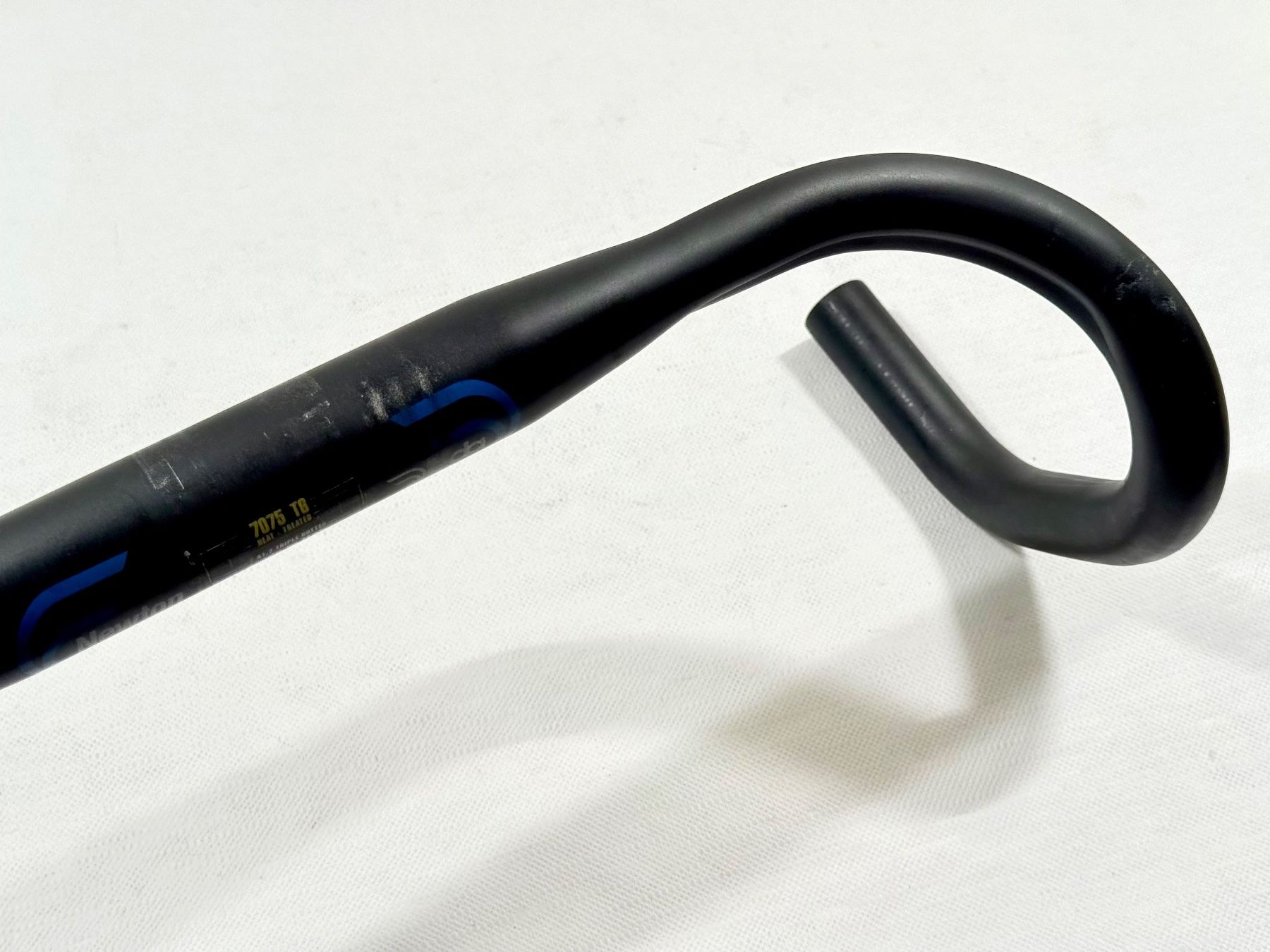 Pezzi di ricambio: Deda Elementi NEWTON Rennvelo Lenker 44cm / 31.7mm – Usato da Luzern venduto da bikeandbeltcom 2