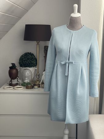 Eleganter hellblauer Mantel – zeitlos & vielseitig