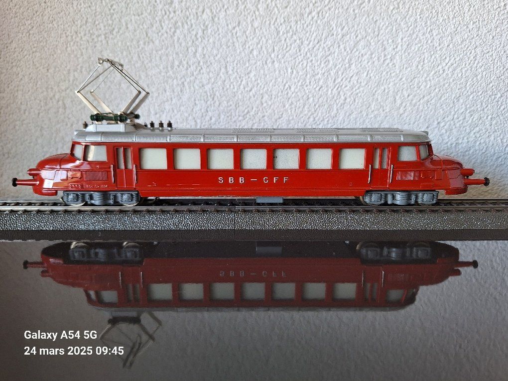 Hag Trains électriques: HAG HO. Flèche rouge SBB - CFF RCe 2/4, avec boite – D'occasion à Saxon par flicfloc