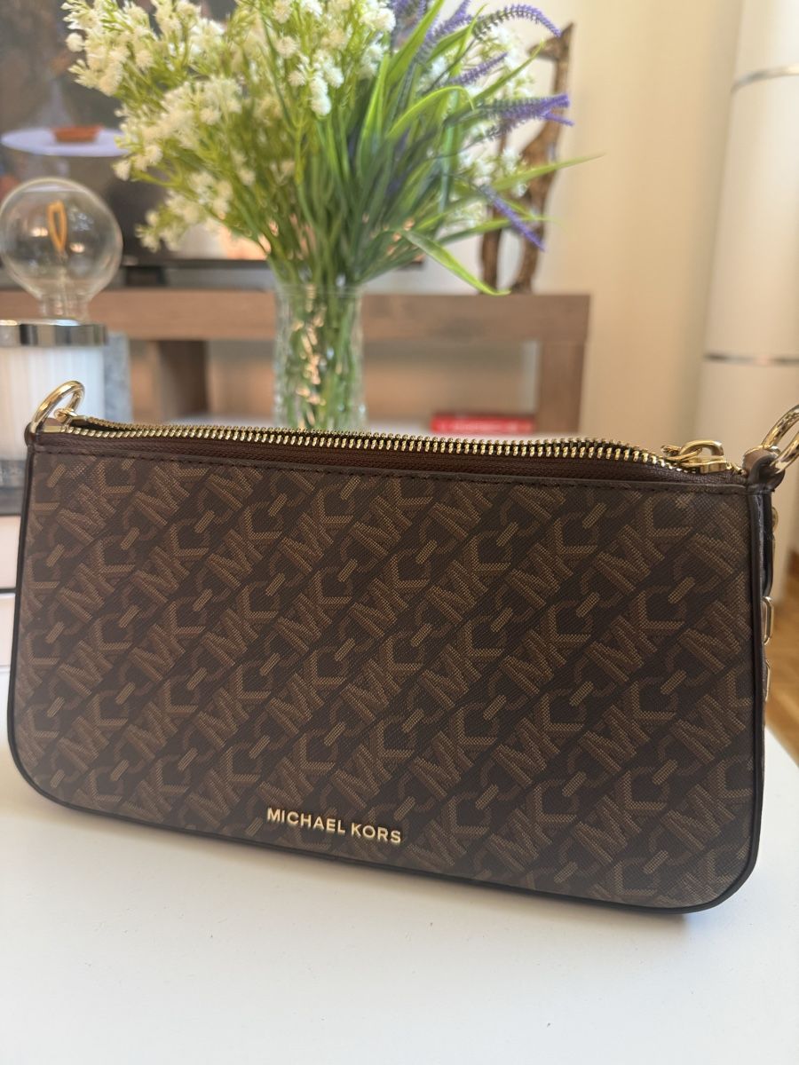 Michael Kors Taschen für Damen: Michael Kors Schultertasche Monogramm – Gebraucht aus Horgen von nutzer8810
