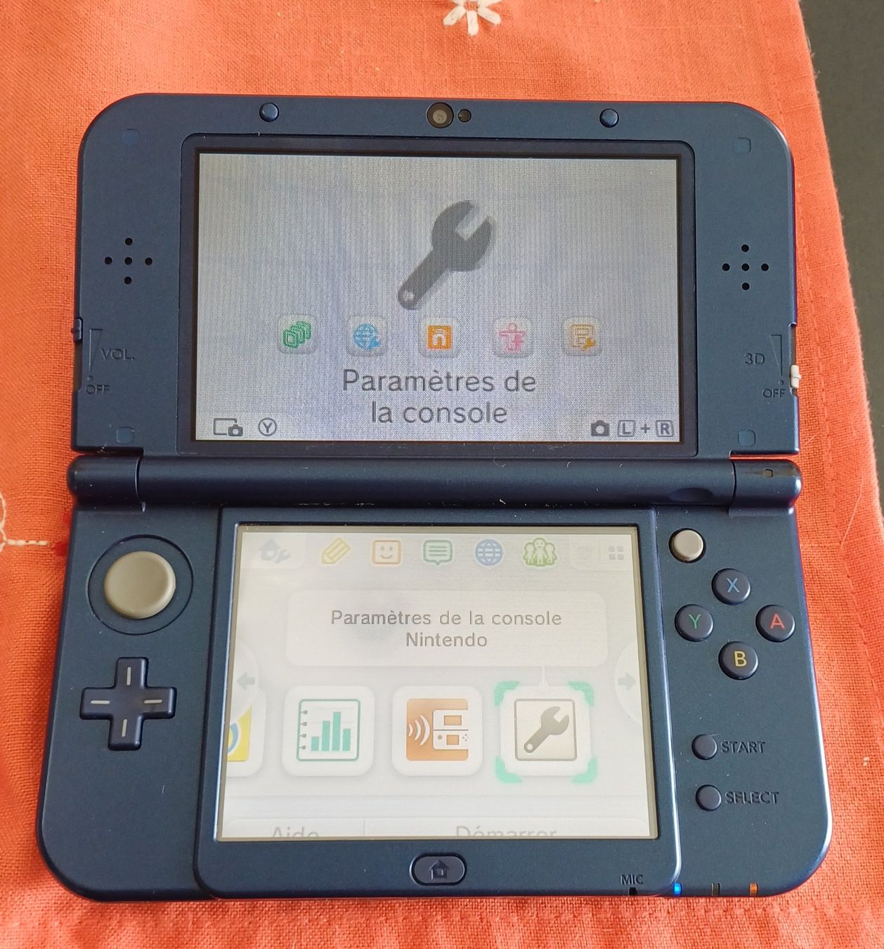 CONSOLE KONSOLE NINTENDO NEW 3DS XL (Gebraucht) in Villars-le-Terroir ...