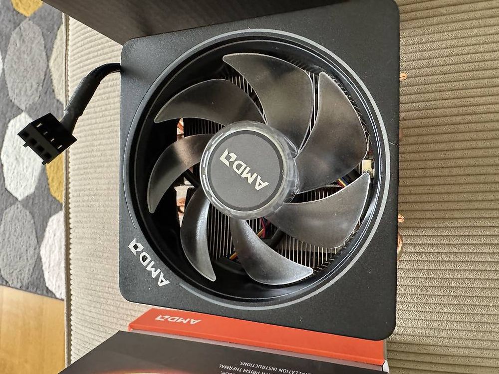 AMD Wraith Prism CPU-Kühler RGB, AM4/AM5 (Neu und originalverpackt) in ...