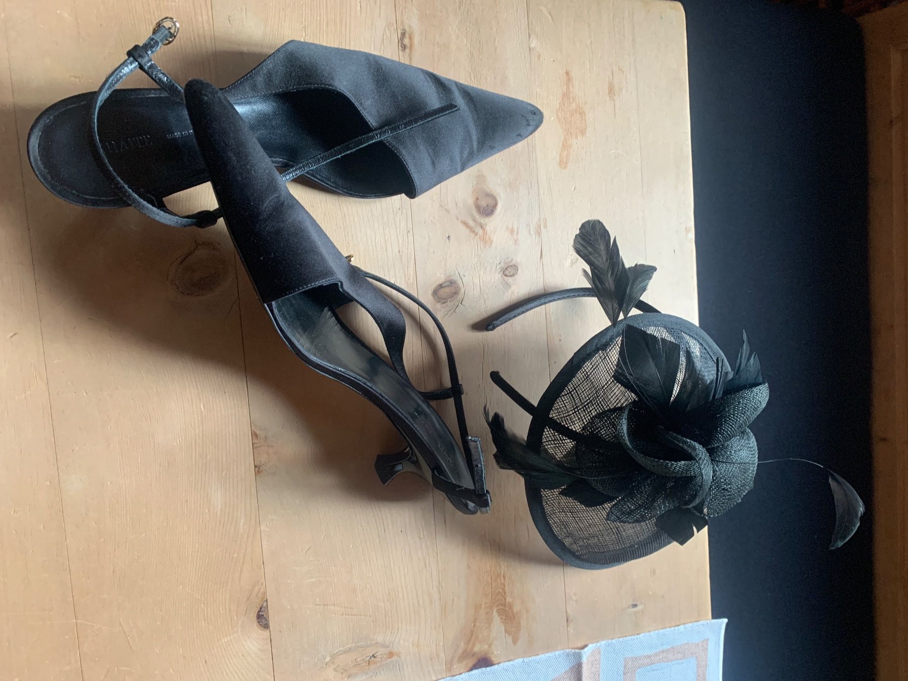 Copricapi, berretti & cappellini: KHAITE Pumps und Fascinator – Usato da Müstair venduto da soundgarden02 3