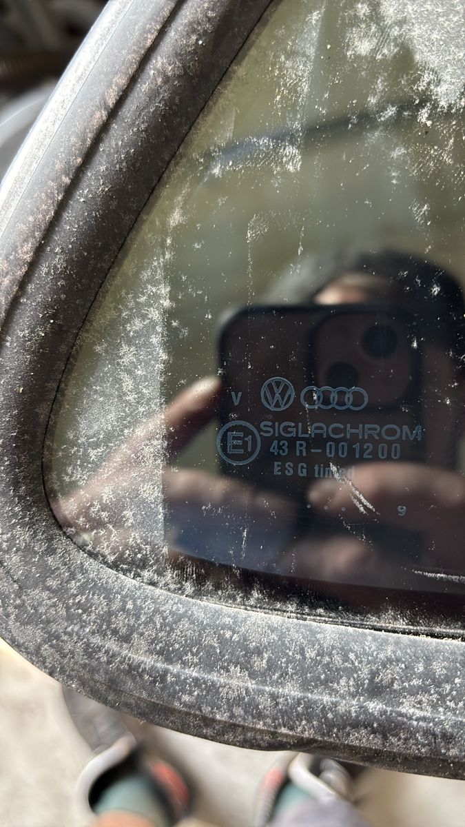 Volkswagen Tutti pezzi di ricambio auto: Golf 2 Siglachrom Seitenscheiben – Usato da Frauenfeld venduto da VAG-12 1