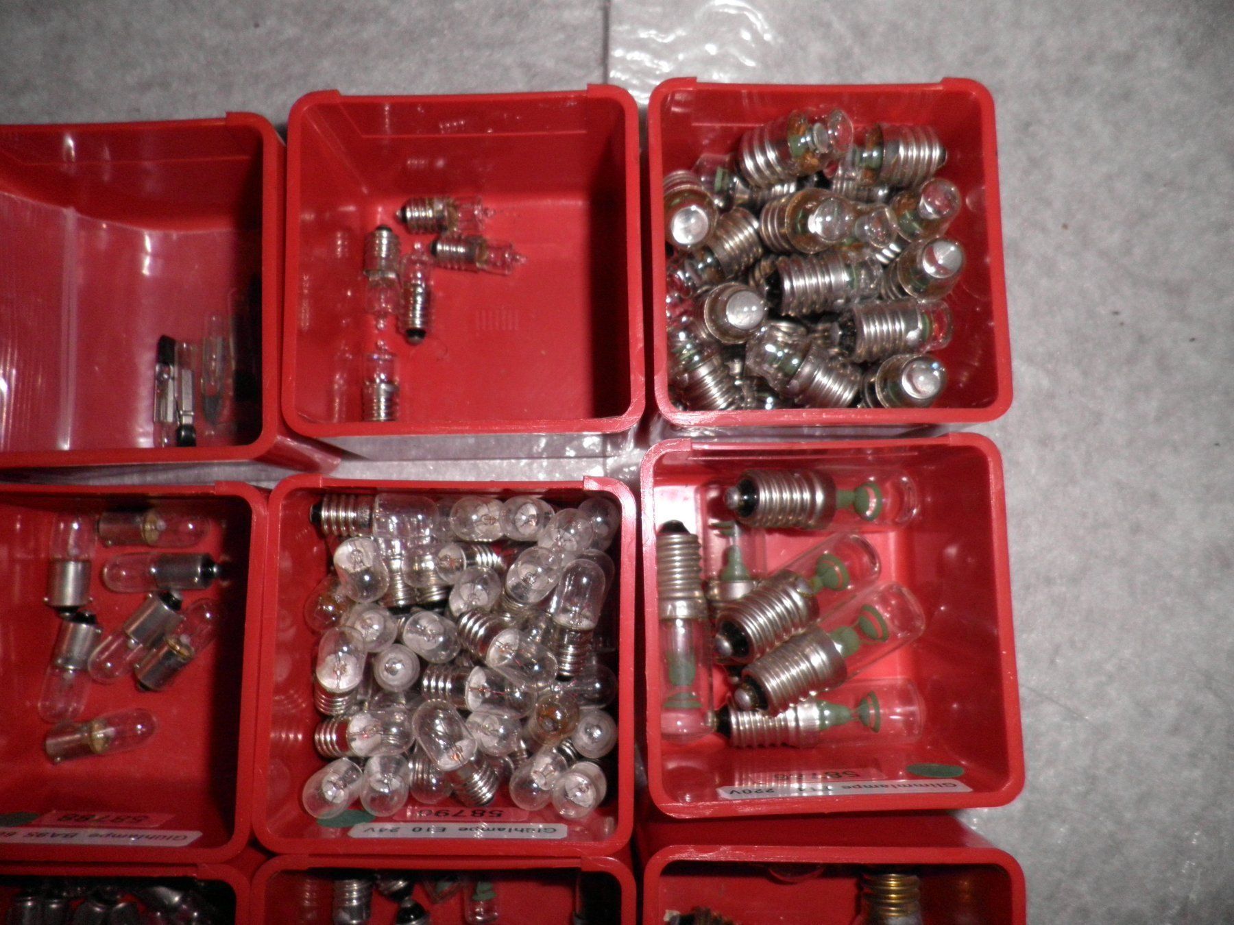 Elektronikbauteile: Schaltschrank Industrieleuchtmittel – Neu (gemäss Beschreibung) aus Oftringen von shoptwotrade 2