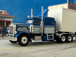 Peterbilt Koffer-Sattelzug  Brekina H0 1/87