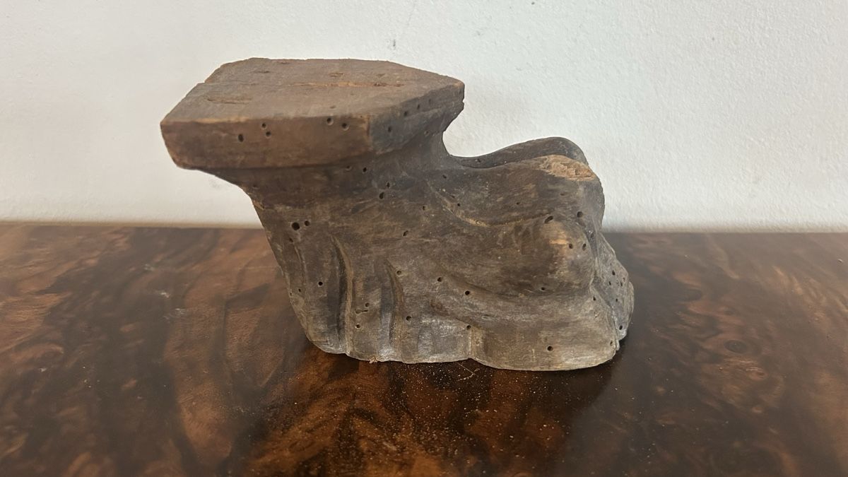 Altri mobili d'antiquariato: Antiker Möbelfuss, Löwentatze, Holz, – Usato da Riedholz venduto da Frettchen63 2
