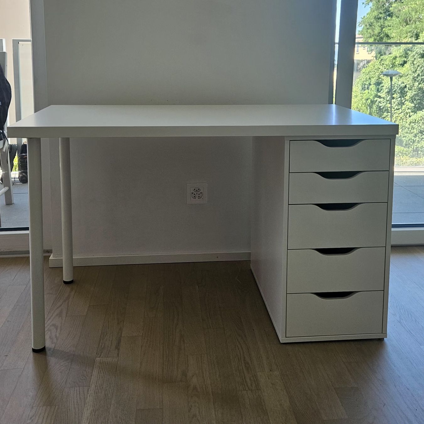 Scrivanie: Bureau blanc avec 5 tiroirs  – Nuovo (secondo la descrizione) da Lausanne venduto da ram_tw68