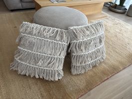 Zwei Dekokissen mit Fransen beige Struktur guter Zustand