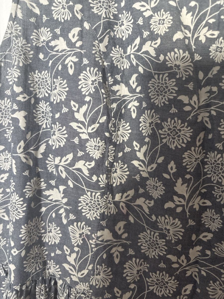 C&A Robes: Kleid Yessica Blumenmuster Grau Grösse 44  – D'occasion à Affoltern am Albis par Cmara 1