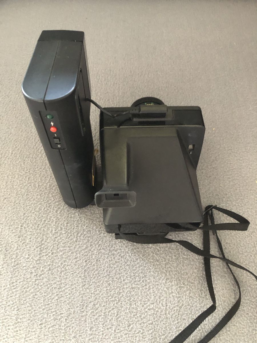 Polaroid Kamera: Polaroid Land Camera 2000 mit Blitz - Vintage Sofortbild – Defekt aus Lenzburg von Alfred1341 2
