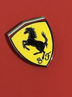 Écusson Ferrari original pour aile avant