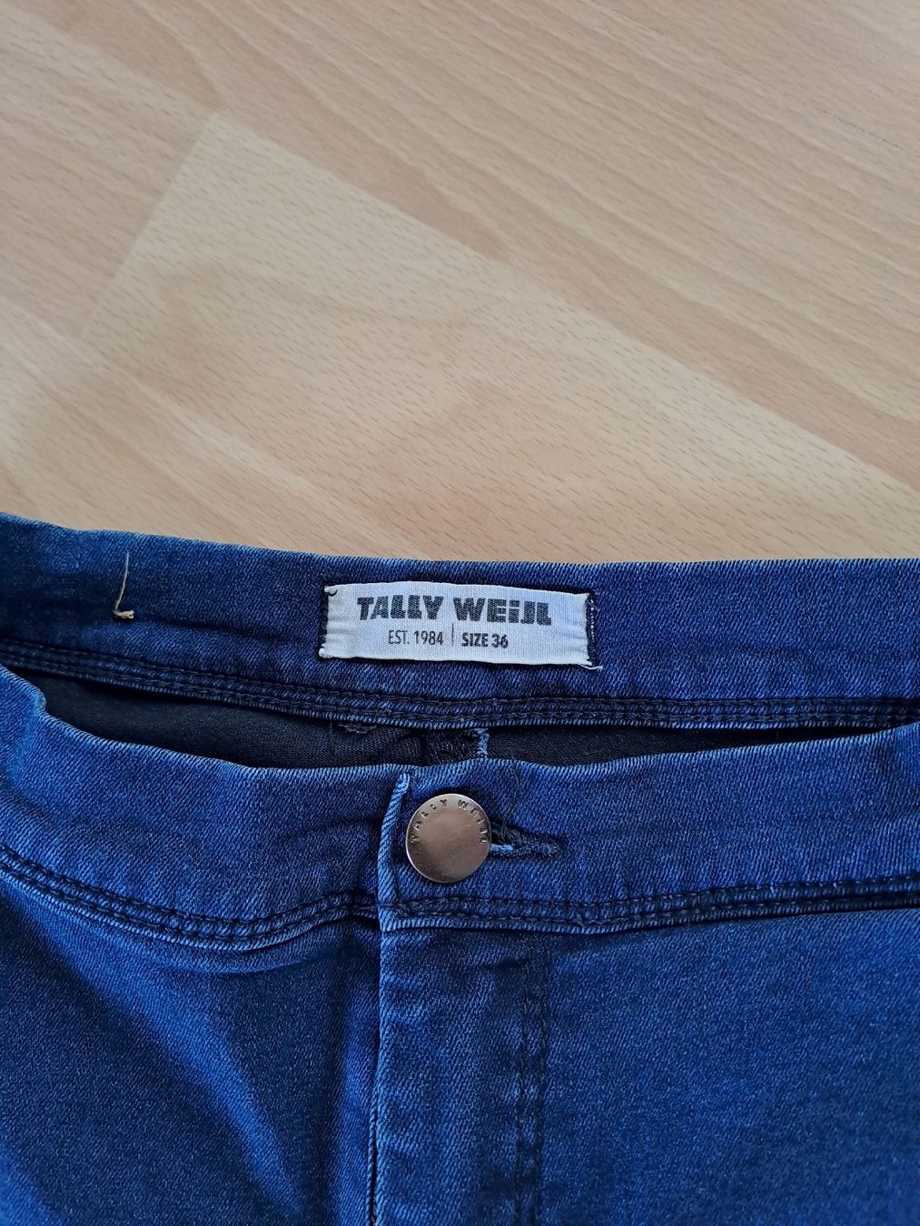 Lotti di vestiti: Skinny-Jeans Kleiderpacket gr. 34 – Usato da Rothenburg venduto da 123odermatt 2