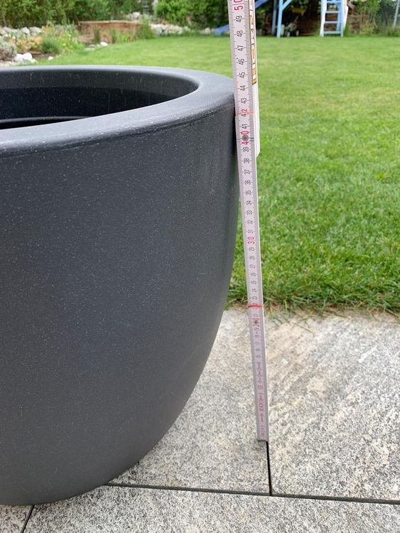 2 grosse, leichte Kunststoff Blumentöpfe Durchmesser 50 cm Kaufen auf