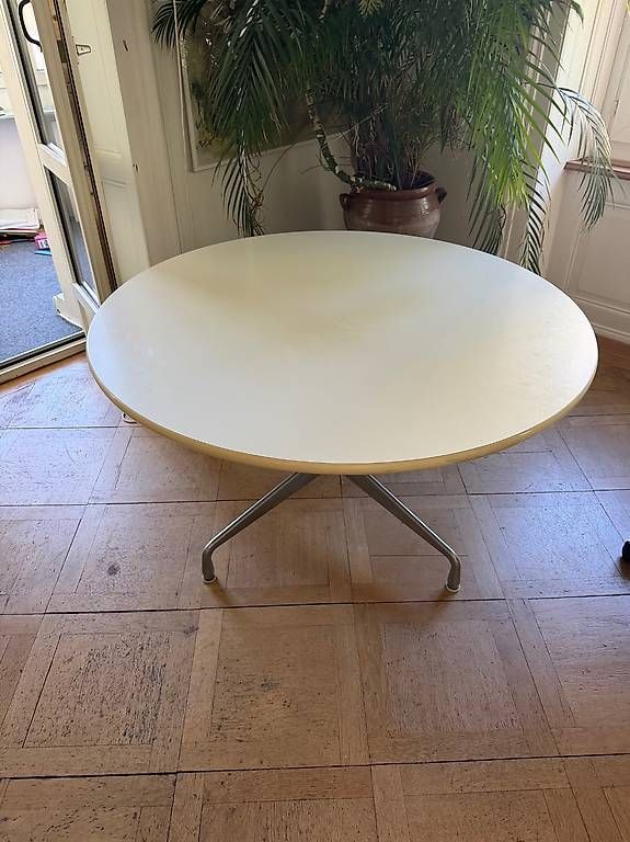 Tische: Eames Tisch – Gebraucht aus Zollikon von ichwilldasda