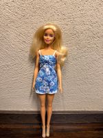 Barbie Puppe mit Sommerkleid und Schuhen sehr guter Zustand